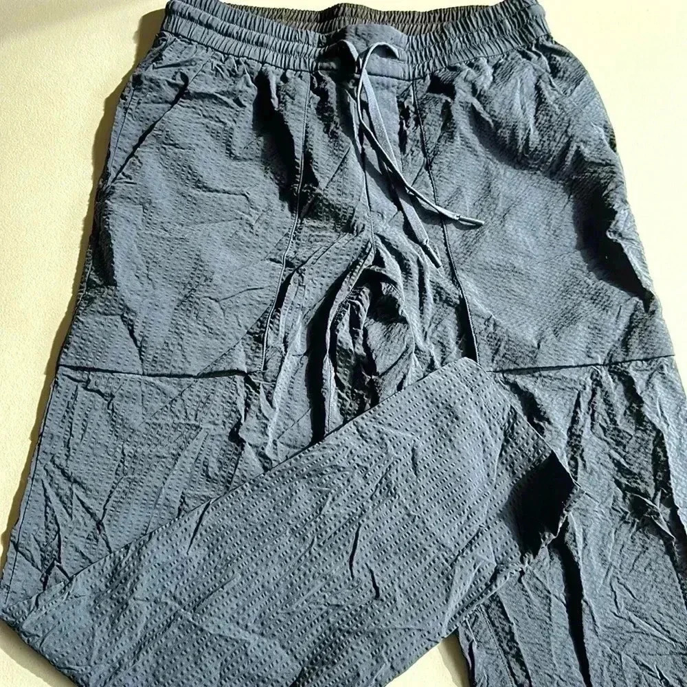 Lululemon - Picture 2 of 5